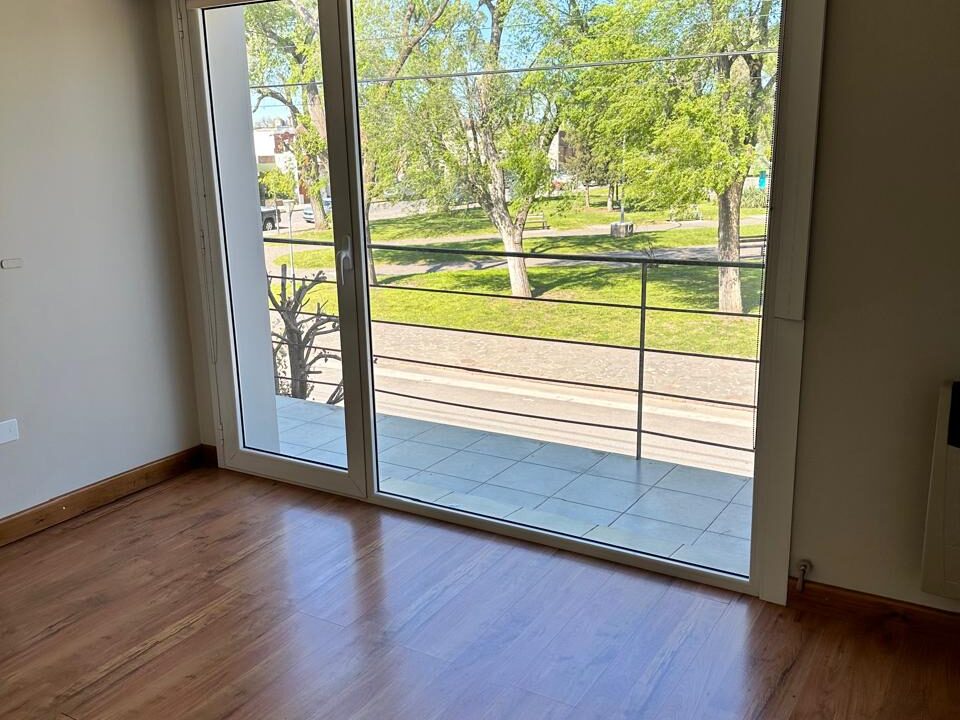 3b12e542-b9c1-459b-b64e-db050f3562b3